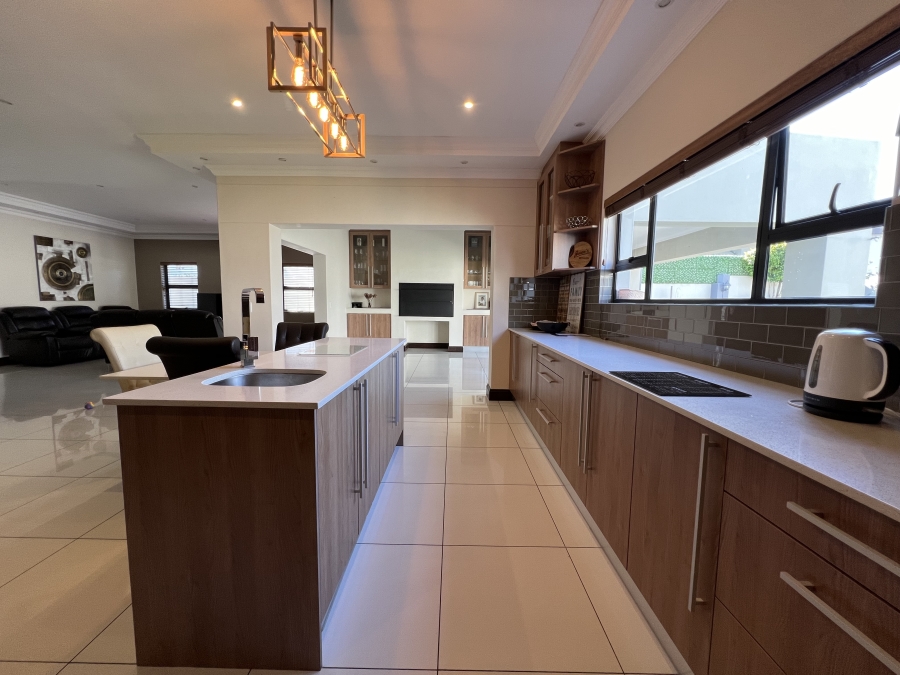 6 Bedroom Property for Sale in Sagewood Western Cape